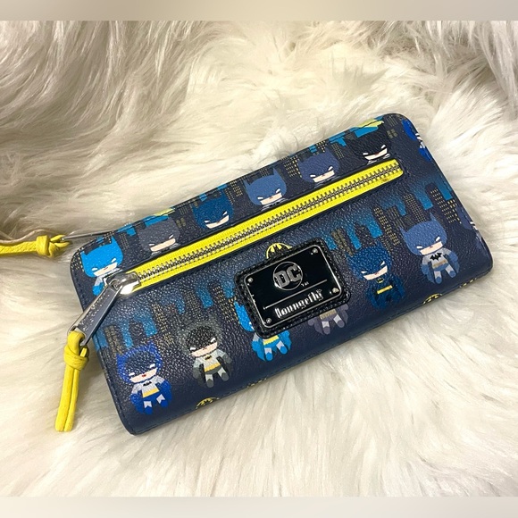 NWT Loungefly DC Batman Character Animated Design Zip Wallet - Picture 2 of 5